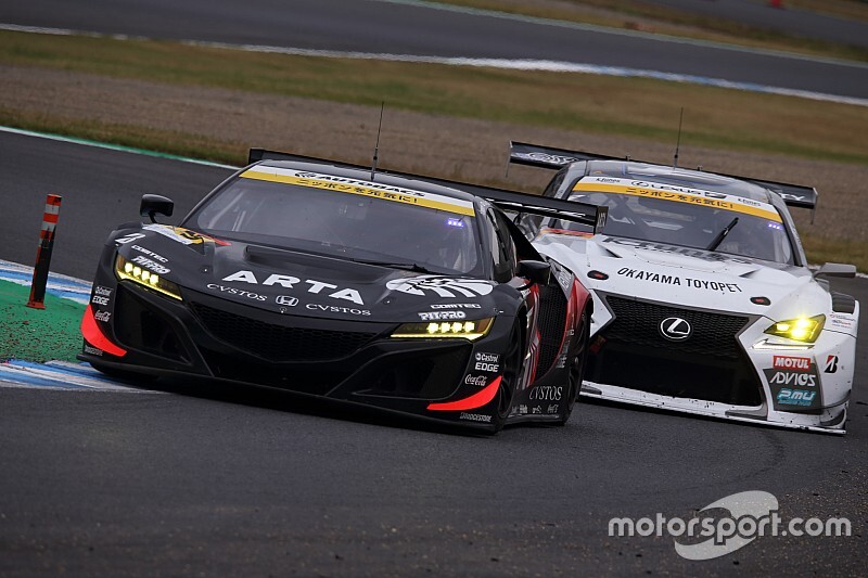 第8戦もてぎGT300決勝:ゴール前でまさかの逆転劇! 11号車が今季2勝目、55号車が王座獲得