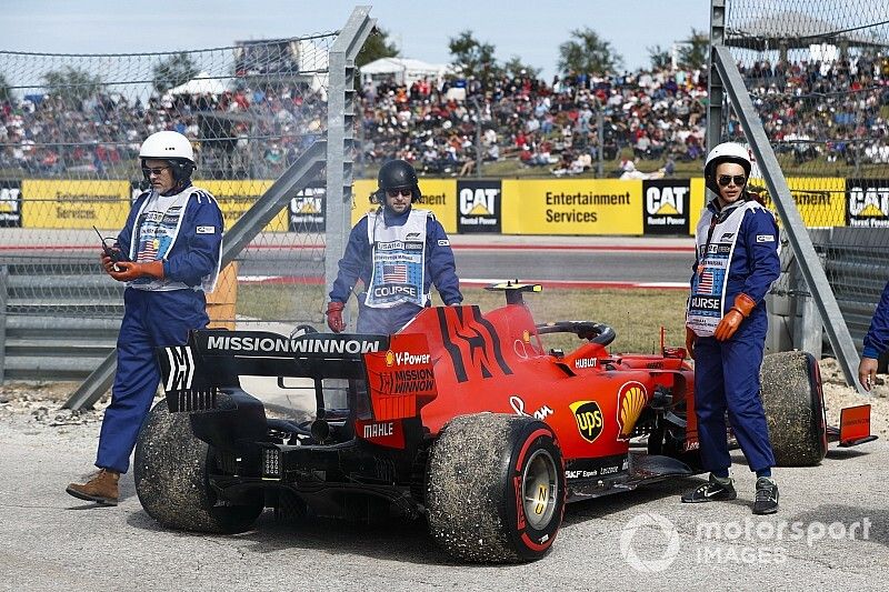 Charles Leclerc, Ferrari SF90 stops on track