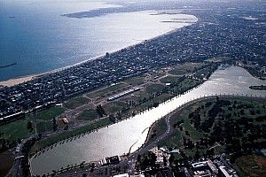 Simulaties en feedback rijders leidden tot aanpassing Albert Park