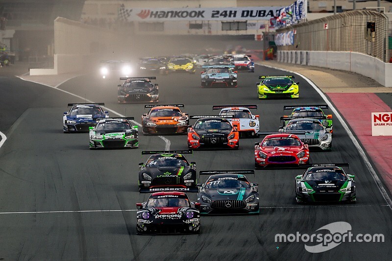 Porsche lideruje w Dubaju