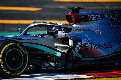 Le volant et les roues de Mercedes intriguent à Barcelone