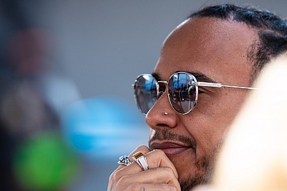 Hamilton verwacht “stressvolle” onderhandelingen nieuwe F1-deal
