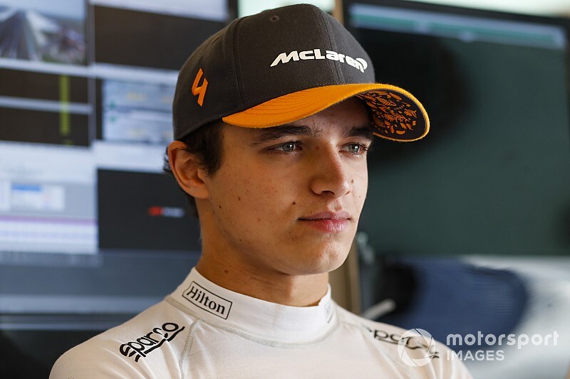 VIDEO: Norris diseña su asiento y el volante en el MCL35