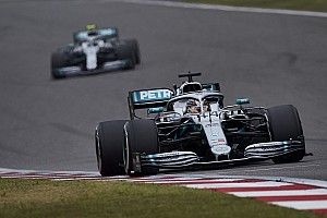 Боттас объяснил, почему пилотам Mercedes сложнее преследовать соперников