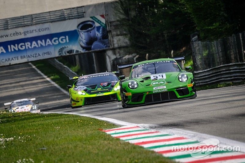 #54 Dinamic Motorsport Porsche 911 GT3 R: Andrea Rizzoli, Klaus Bachler, Zaid Ashkanani