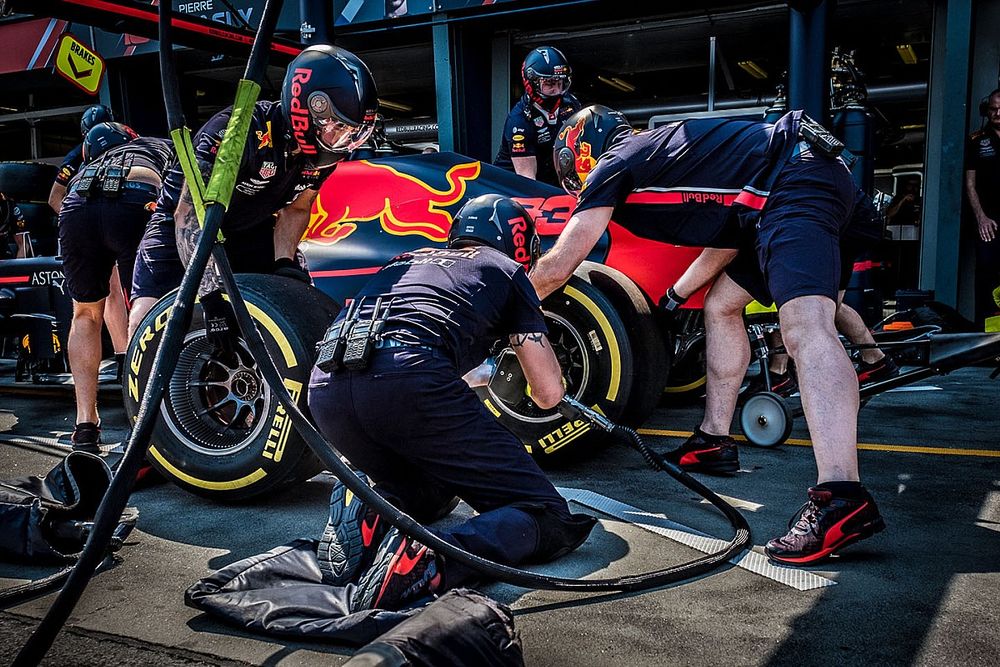 Teljes egészében a Red Bull HIHETETLENÜL GYORS szervizelése a Hungaroring rajtrácsáról: videó