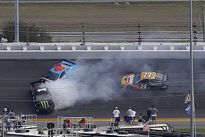 Daytona 500: Kyle Busch wins Stage 1, brother Kurt wrecks