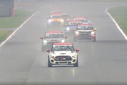 Mini Challenge, Monza, Gara 1: Tramontozzi domina sotto l'acqua