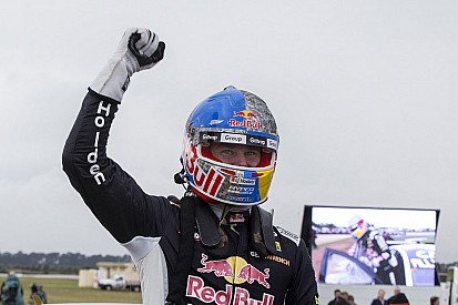 Tasmania Supercars: Van Gisbergen breaks Mustang winning streak