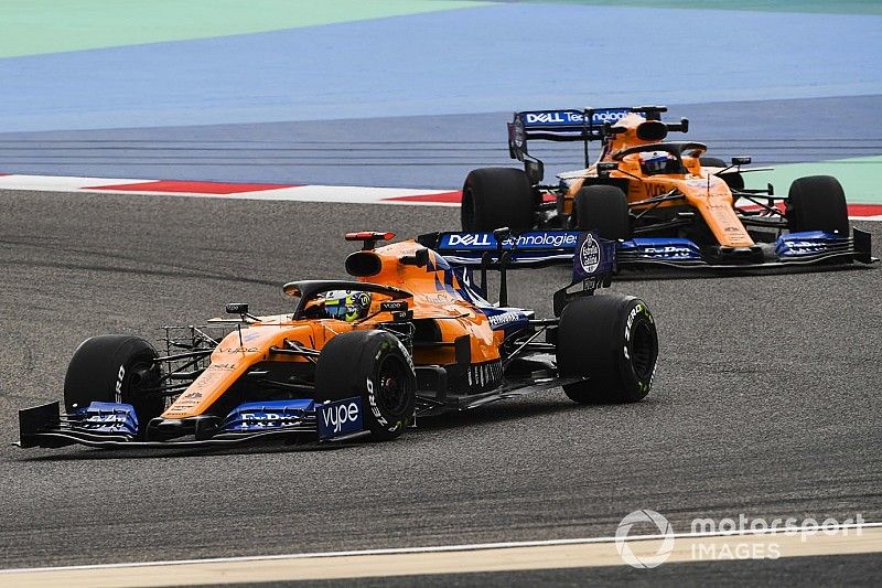 Lando Norris, McLaren MCL34 et Carlos Sainz Jr., McLaren MCL34 