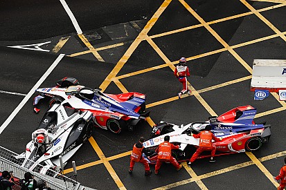 Nasr é alvo de críticas de pilotos da Mahindra por batida: “merecia punição”
