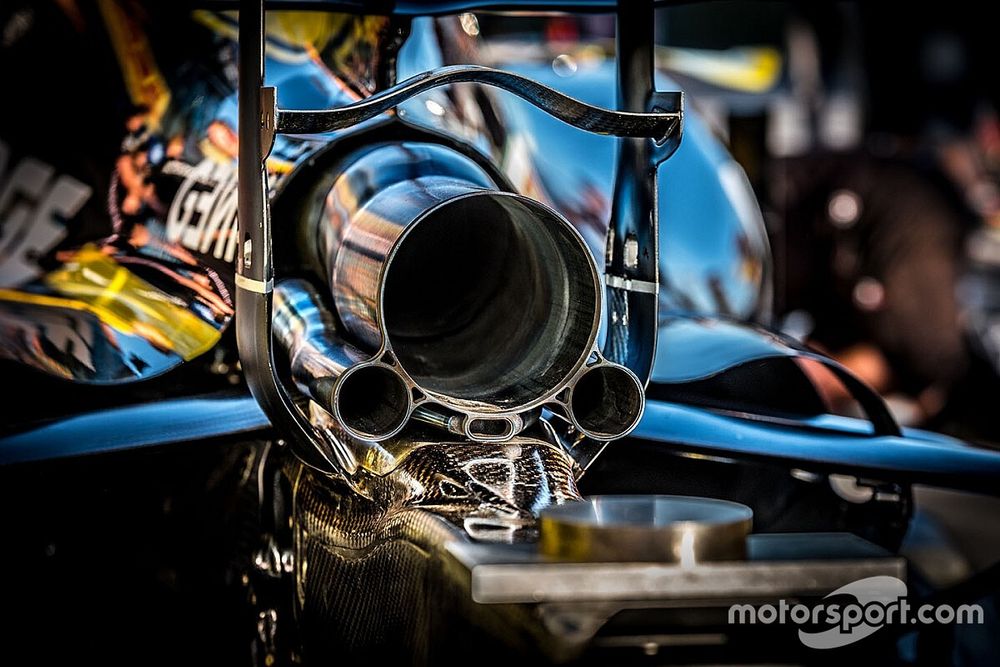 ¿Qué hay detrás del límite de la F1 en los escapes?