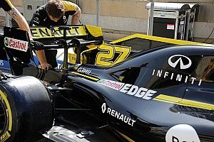 Renault scarica il posteriore e ha modificato l'ala con più incidenza