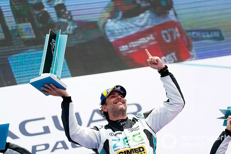 Cac&aacute; Bueno, Jaguar Brazil Racing, celebrates on the podium