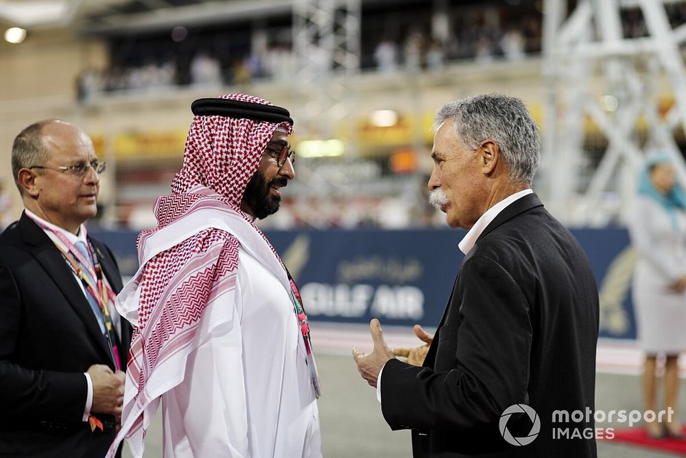 Chase Carey, Chairman, Formula 1, on the grid with a member of the Bahrain royal family