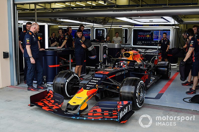 Red Bull решила повысить скорость, переставив детали силовой установки