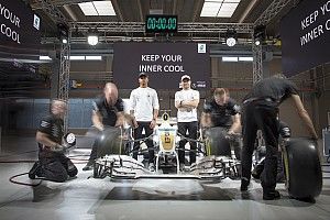 Hamilton, Ferrari’nin 2019 aracına Mercedes’e göre daha önce başladığından şüpheleniyor