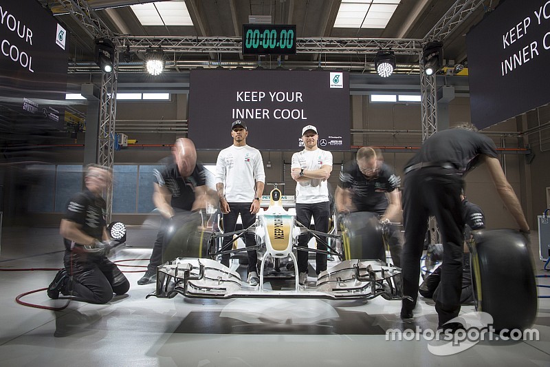 Hamilton, Ferrari’nin 2019 aracına Mercedes’e göre daha önce başladığından şüpheleniyor