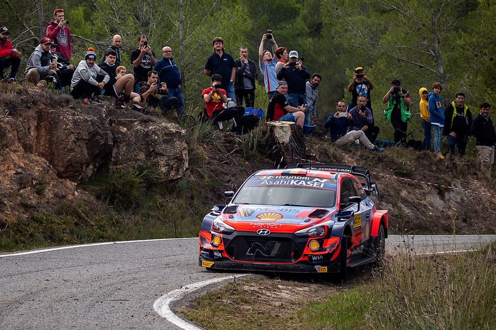 Neuville cierra el triunfo en el Rally de España