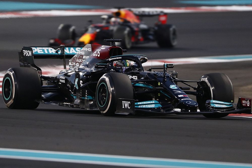 Montoya snapt houding van Mercedes: "Hamilton is oneerlijk behandeld"