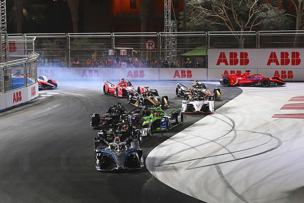 Nyck de Vries, Mercedes-Benz EQ, EQ Silver Arrow 02, Edoardo Mortara, Venturi Racing, Silver Arrow 02, Robin Frijns, Envision Racing, Audi e-tron FE07, Lucas di Grassi, Venturi Racing, Silver Arrow 02, en la salida