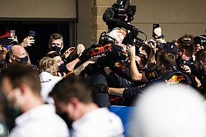 Verstappen, 2021 sezonundaki mücadelelerden ilkini kazandı