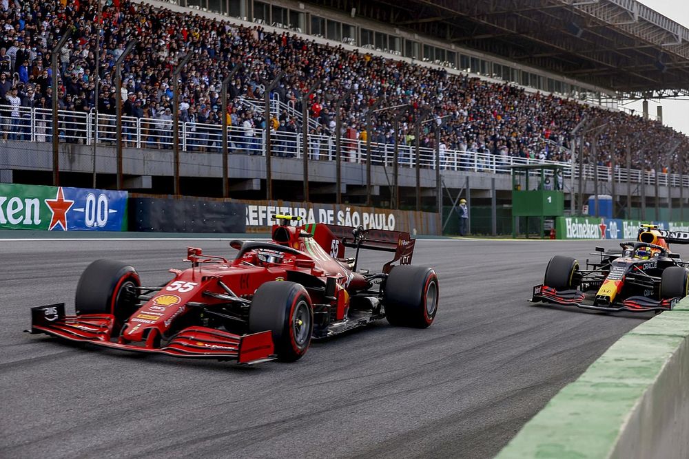 Carlos Sainz Jr., Ferrari SF21, Sergio Perez, Red Bull Racing RB16B