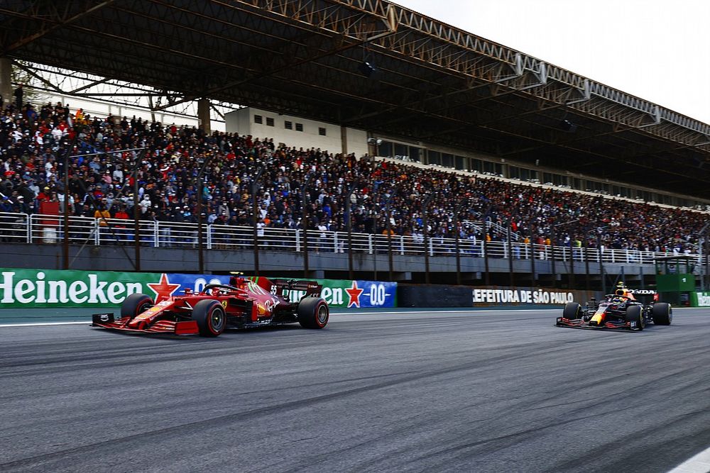 Carlos Sainz Jr, Ferrari SF21, Sergio Perez, Red Bull Racing RB16B