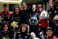 MotoGP | I piloti della Academy omaggiano Rossi con i suoi caschi iconici