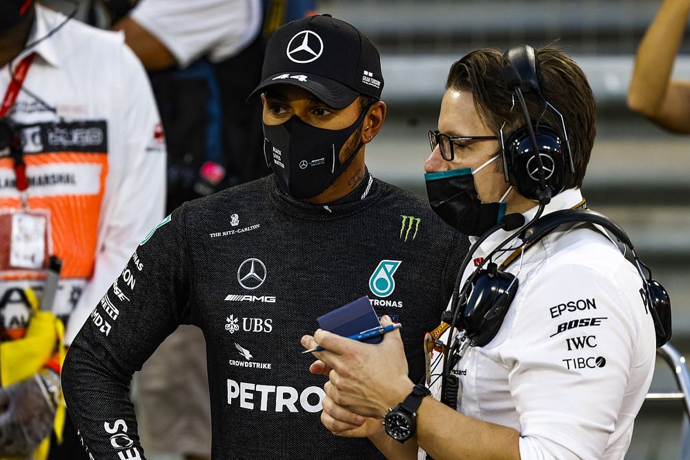 Lewis Hamilton, Mercedes-AMG F1, and Andrew Shovlin, Chief Race Engineer, Mercedes AMG, on the grid