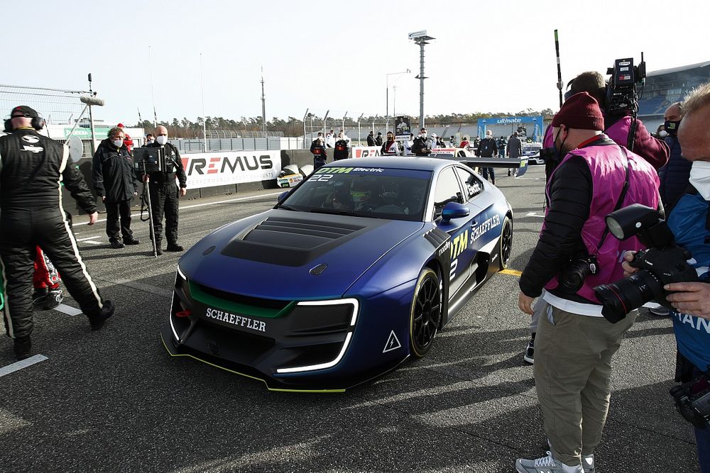 DTM's electric car to complete 'driverless' demo run in Austria