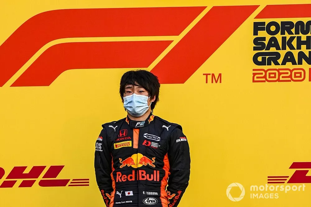 Yuki Tsunoda, Carlin, 1st position, on the podium