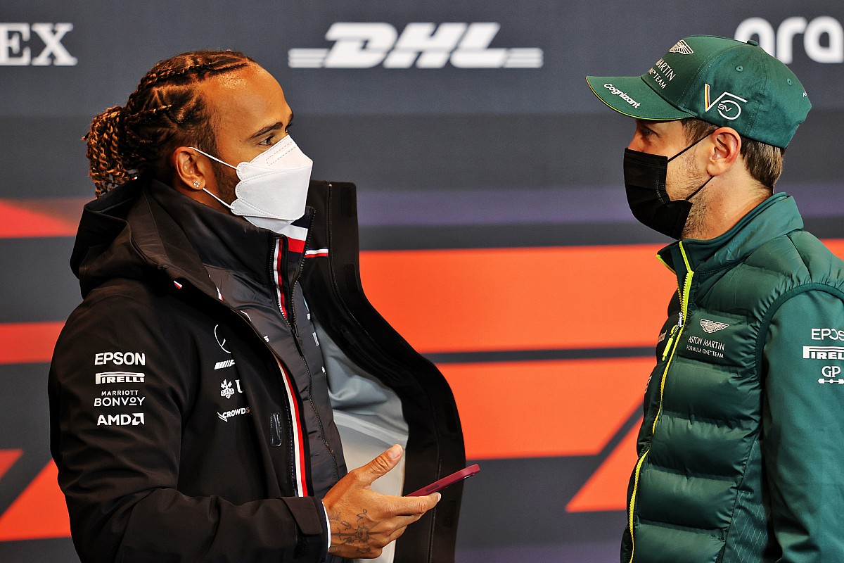 Vettel: "Hamilton, Bahreyn'de Verstappen'e göre 'daha akıllı' davrandı"