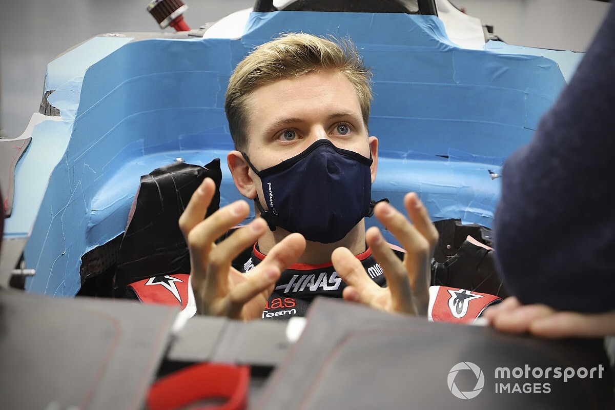 Mick Schumacher'in takıma gelişi Haas mekanikerlerini duygulandırmış
