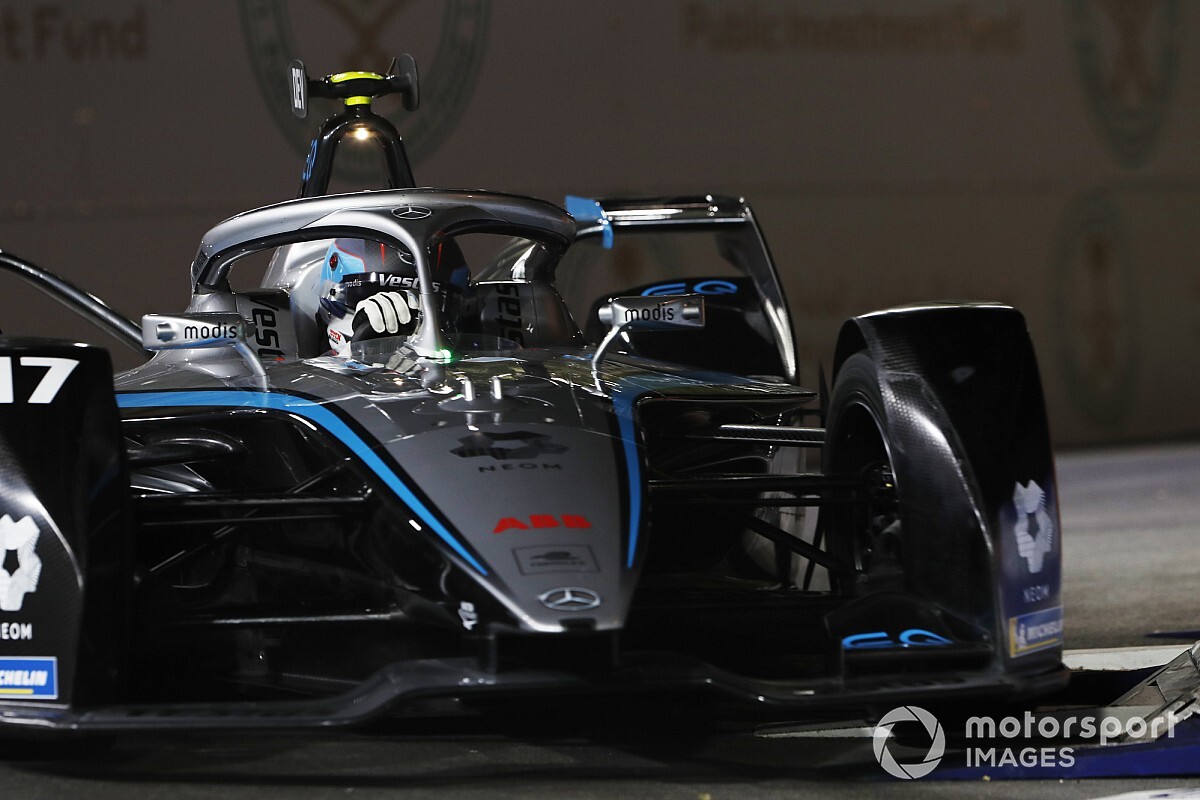 Diriyah E-Prix 1. antrenman: De Vries lider