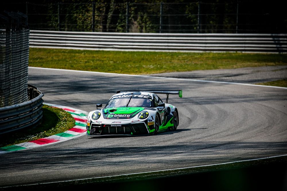 #54 Dinamic Motorsport Porsche 911 GT3-R: Matteo Cairoli, Christian Engelhart, Klaus Bachler