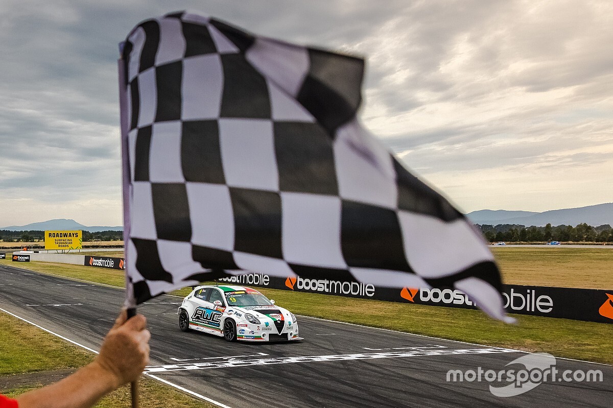 Alfa Romeo: tridente vincente per Romeo Ferraris in TCR Australia