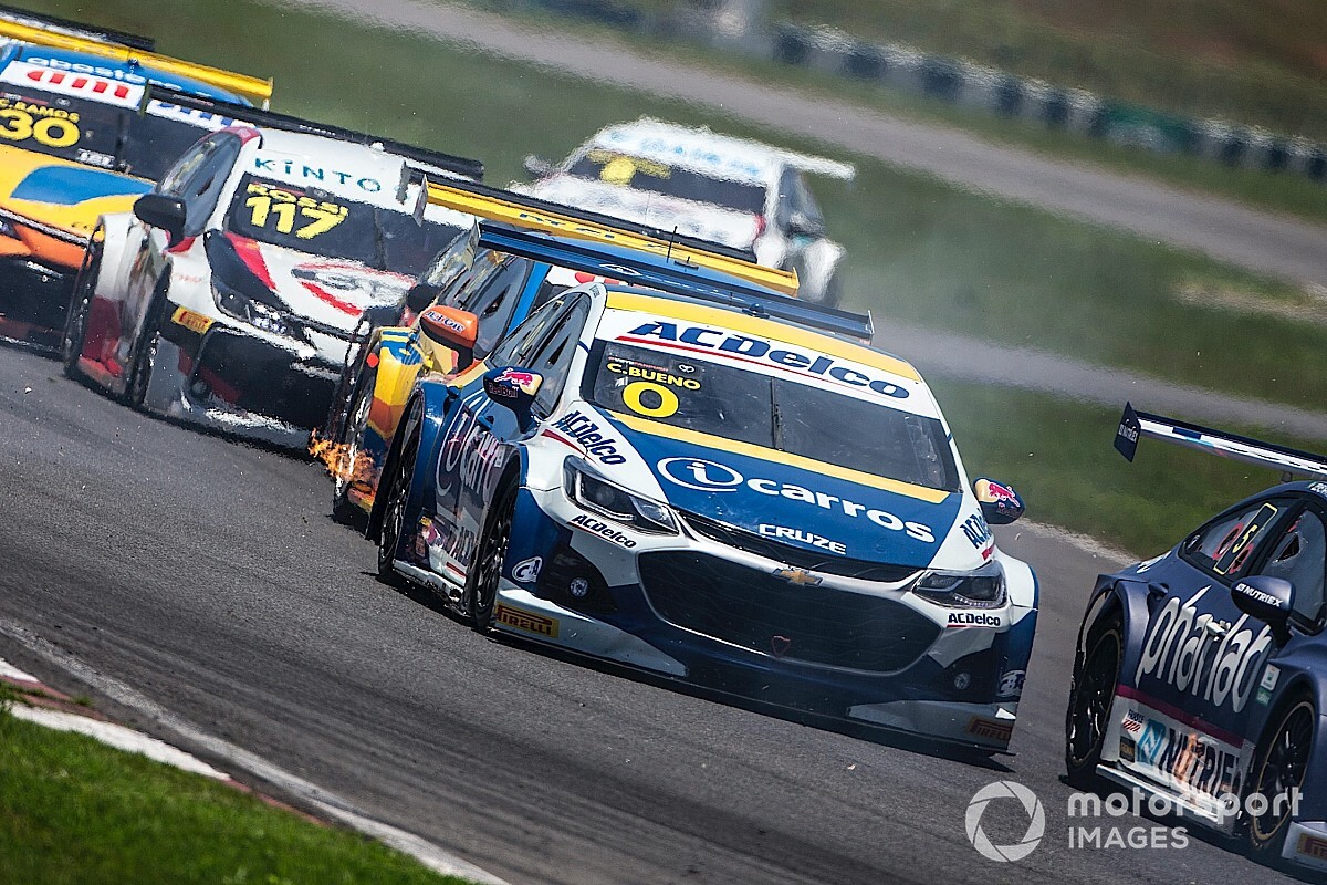 Cacá elogia garra da equipe iCarros ACDelco Crown Racing na recuperação do carro