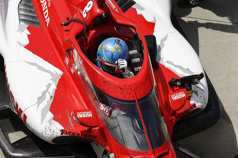 Marcus Ericsson, Chip Ganassi Racing Honda celebrates in victory lane