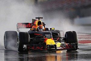 Mobil-mobil F1 2017 beraksi di trek basah Barcelona