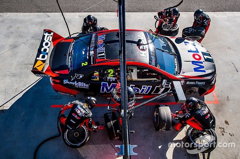 Walkinshaw starts worldwide hunt for new team manager