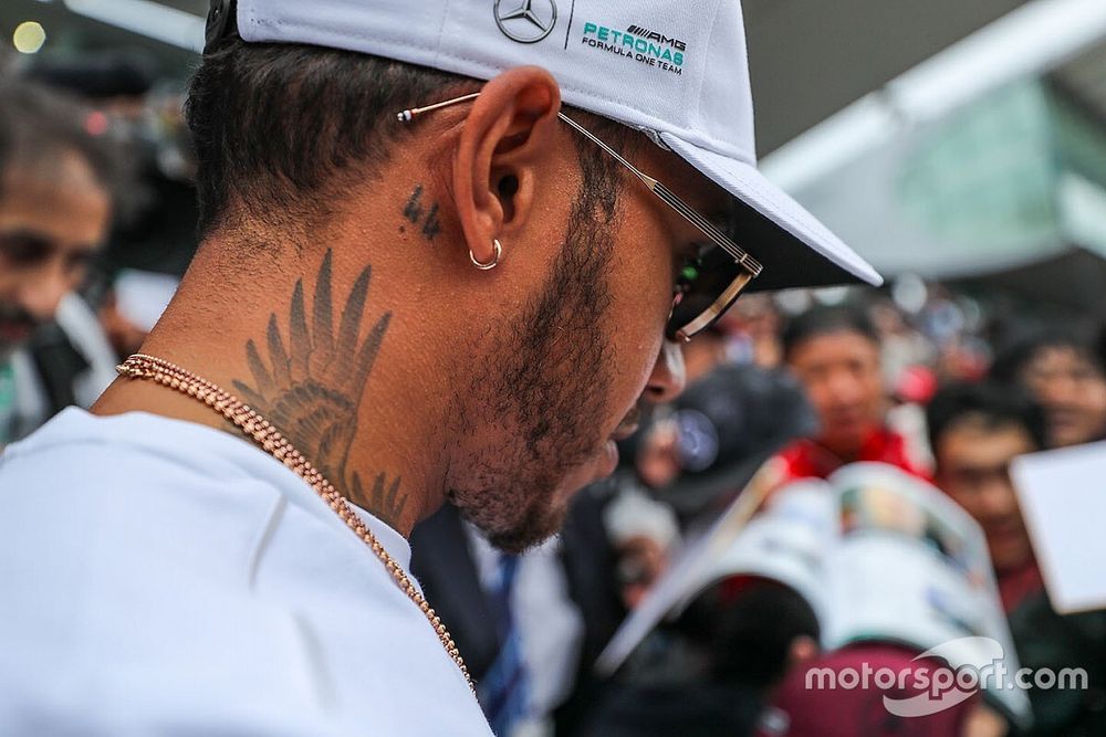 El tatuaje de Lewis Hamilton, Mercedes AMG F1