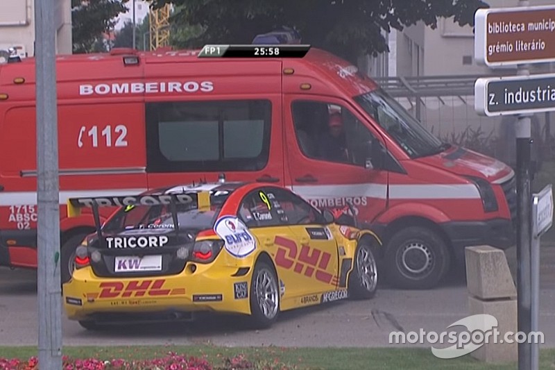 Коронель врезался в пожарную машину на тренировке WTCC