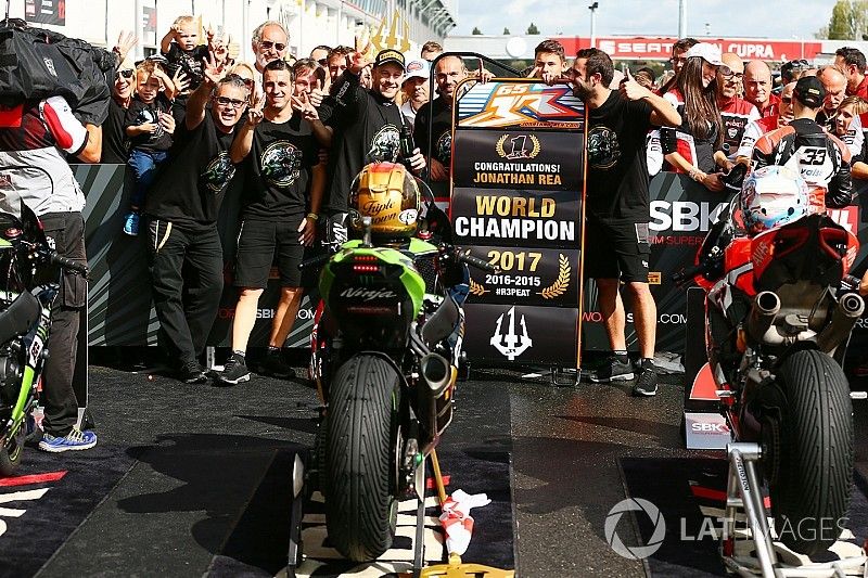 Championnat - Rea titré, les regards se tournent vers Sykes et Davies
