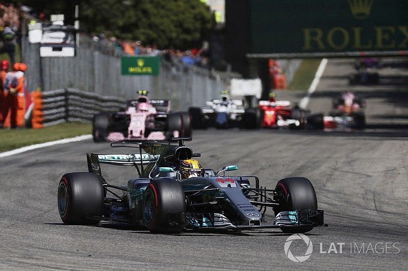 В Mercedes заверили, что их клиенты не жаловались в FIA