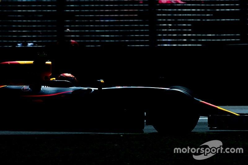 Verstappen: "No podemos sacar ese plus del motor como Mercedes y Ferrari"