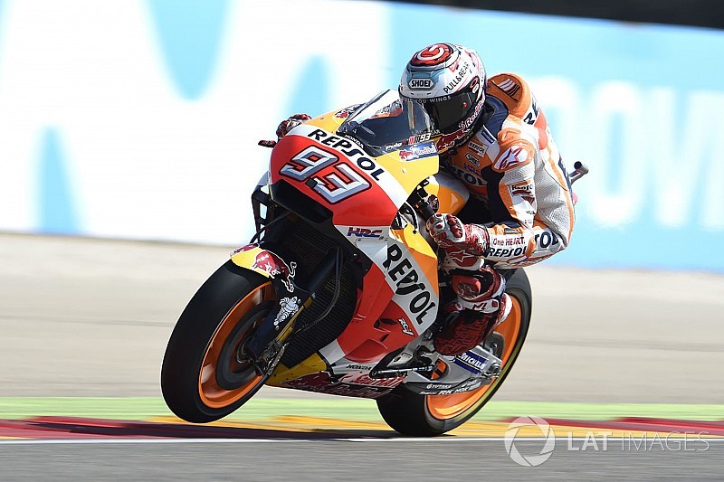 Márquez lidera el warm up con las Ducati sufriendo
