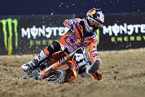 Pauls Jonass domina il GP del Qatar della MX2, bene Cervellin