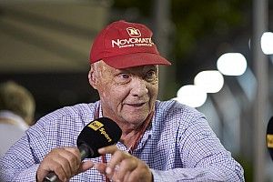 Lauda recompra ações e retoma controle de companhia aérea