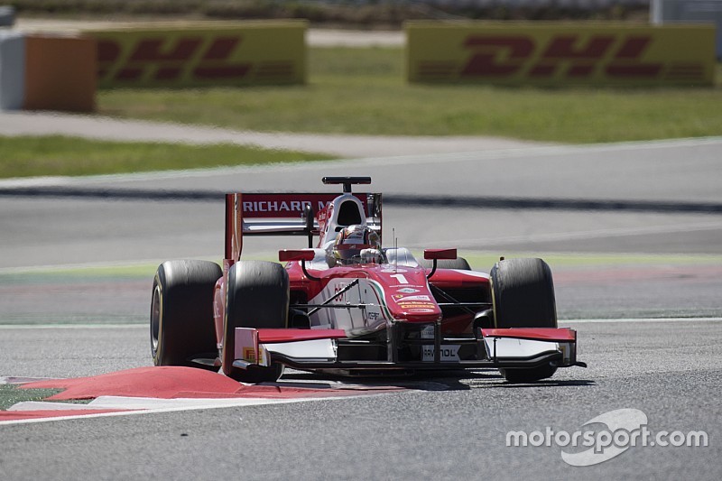Leclerc resiste a Ghiotto e centra il secondo successo in Gara 1 a Barcellona
